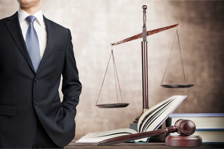 Скільки коштують послуги адвоката у кримінальних справах під час досудового розслідування?